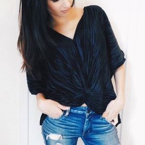 🌙slinky twist-front top designed in Italy!🌙